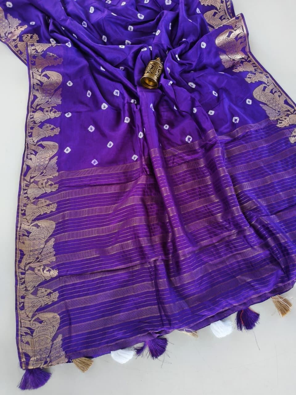 Snappy Purple Banarasi Dola Silk Saree With Propinquity Blouse Piece
