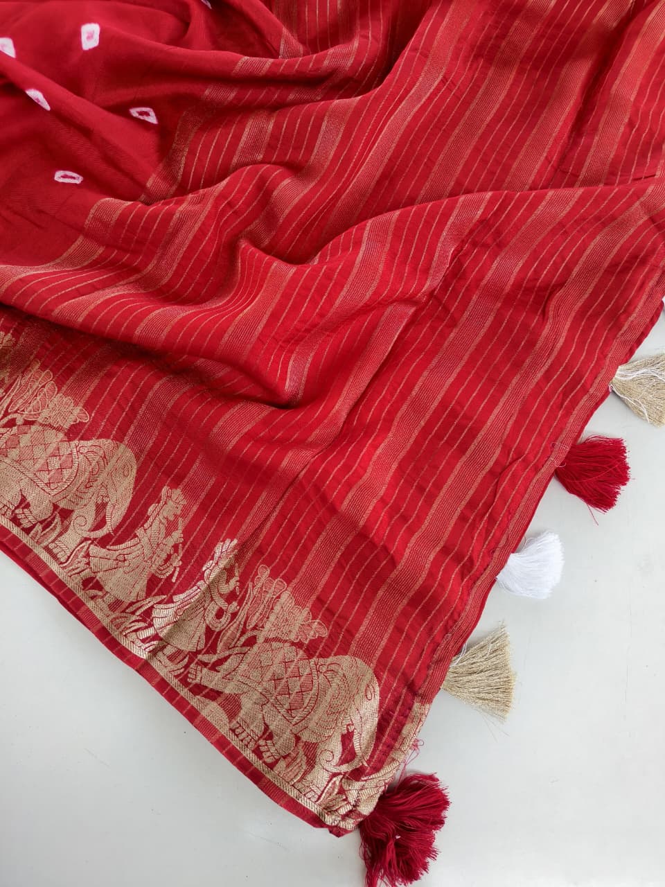 Phenomenal Red Banarasi Dola Silk Saree With Symmetrical Blouse Piece