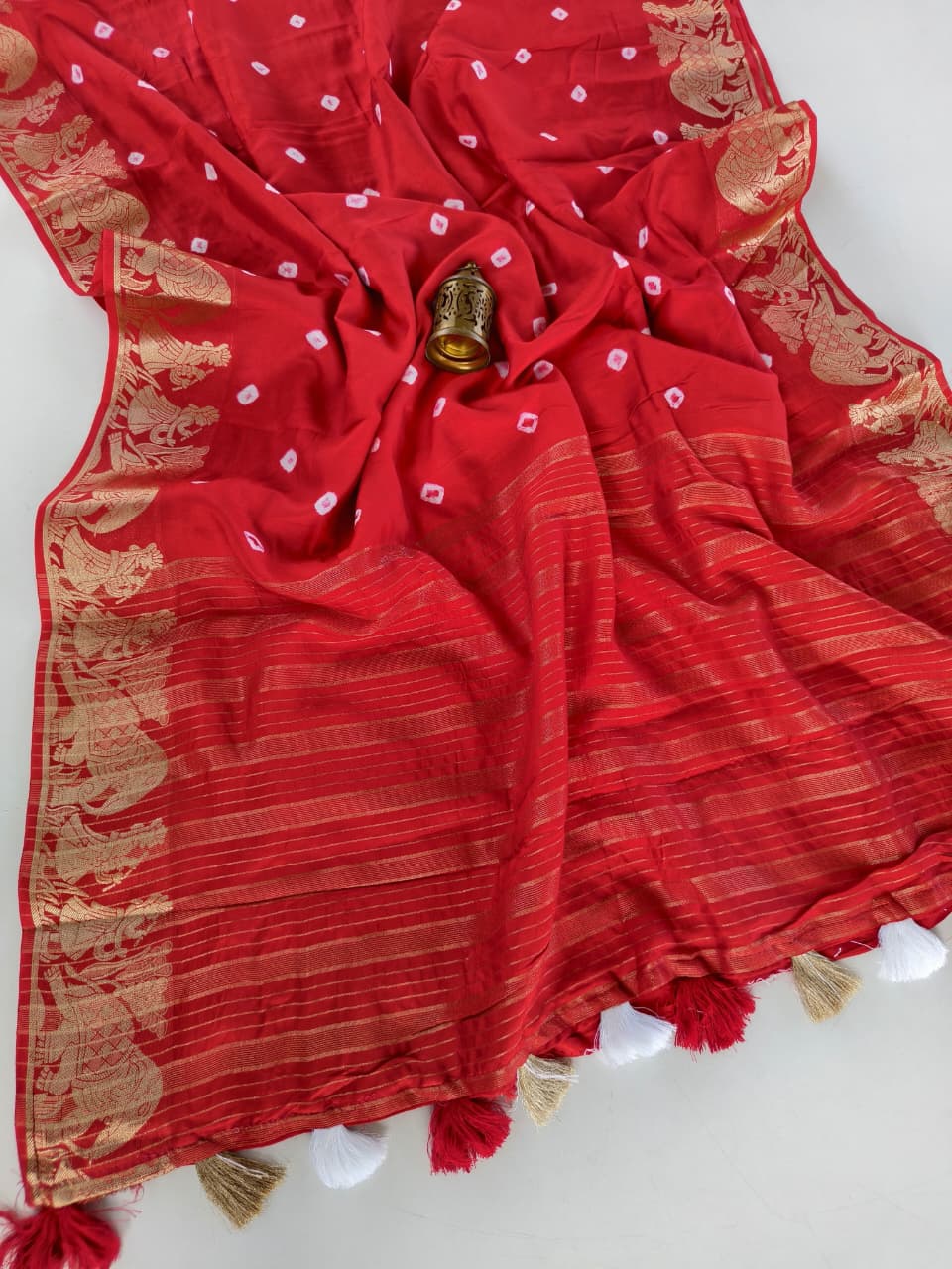 Phenomenal Red Banarasi Dola Silk Saree With Symmetrical Blouse Piece