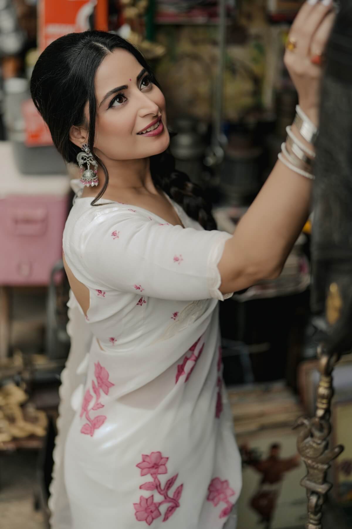 Aishwarya Sharma Off White Crush Silk Saree