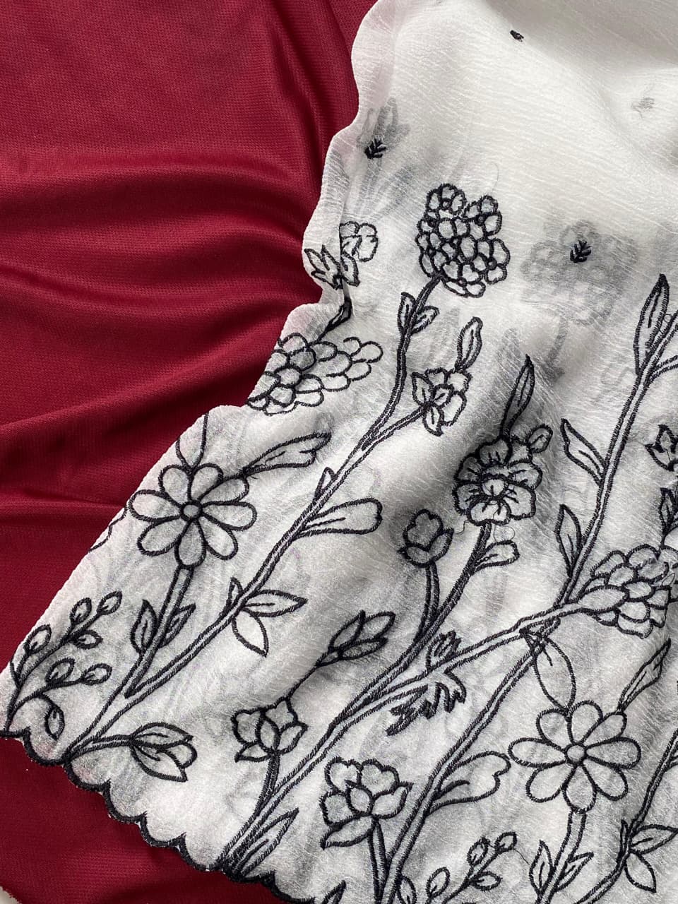 Magnificat Off White Embroidery Work Crush Silk Saree With Gossamer Blouse Piece