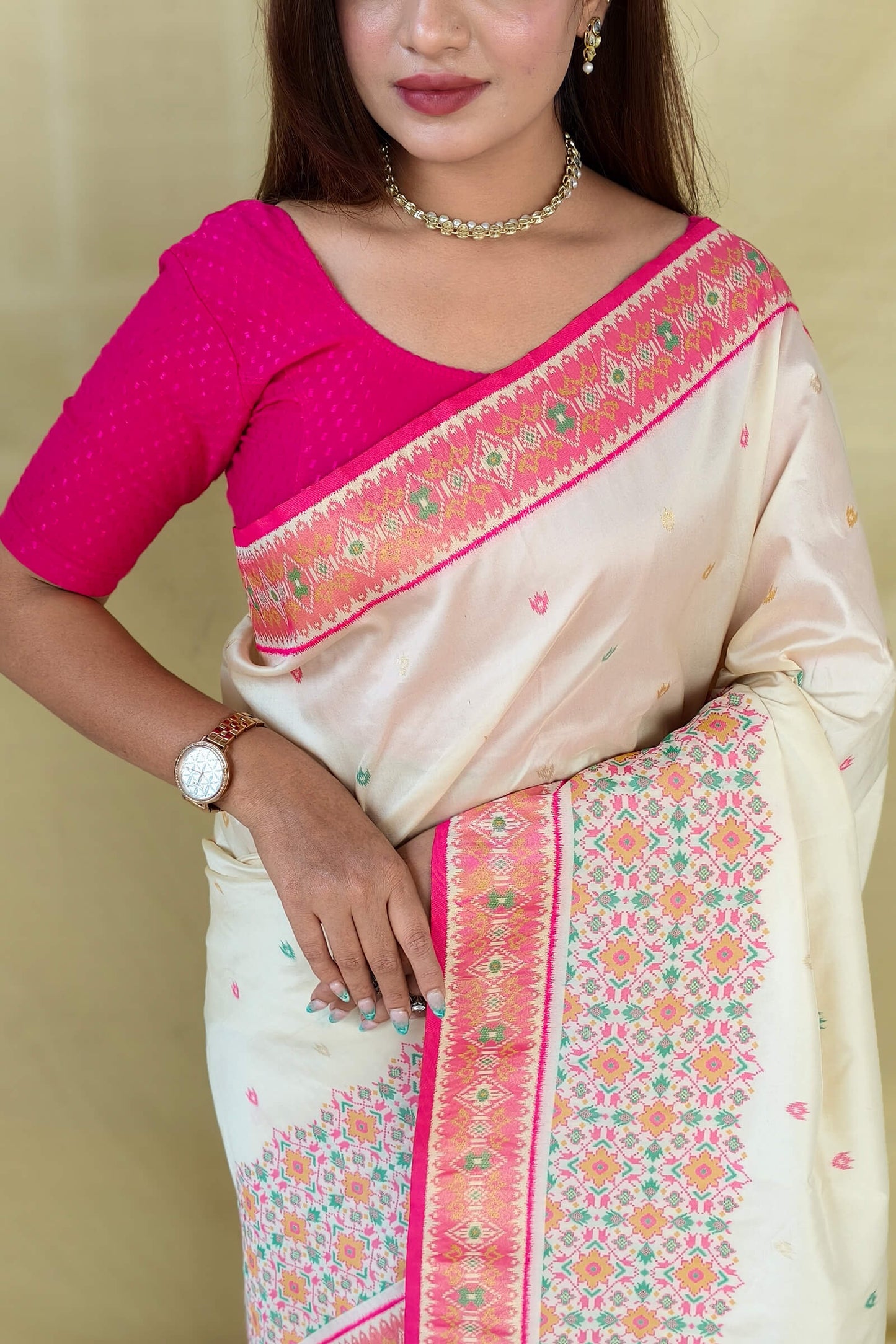 Supernal Off White Pure Zari Weaving Banarasi Silk Saree With Refreshing Blouse Piece