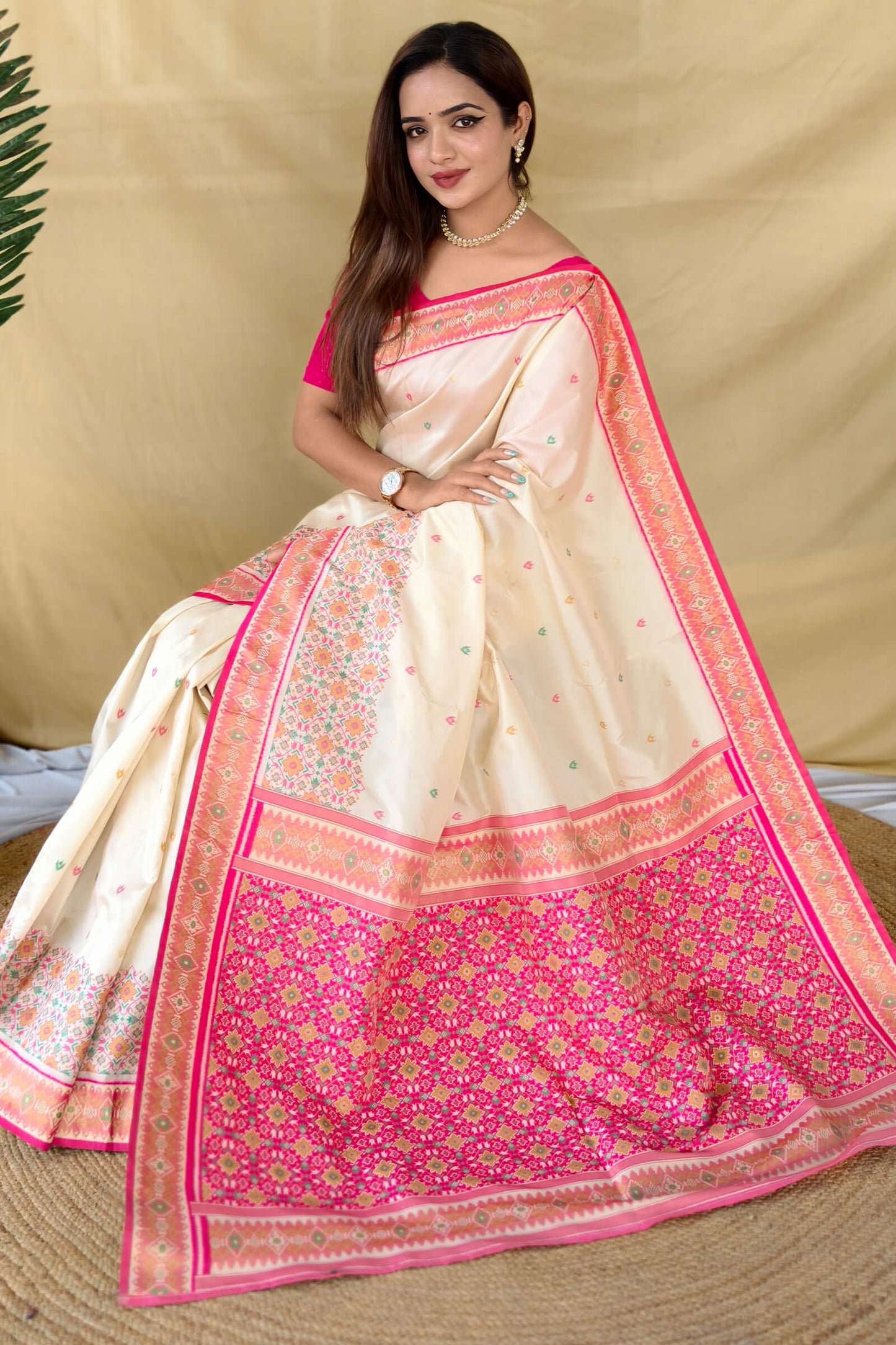 Supernal Off White Pure Zari Weaving Banarasi Silk Saree With Refreshing Blouse Piece