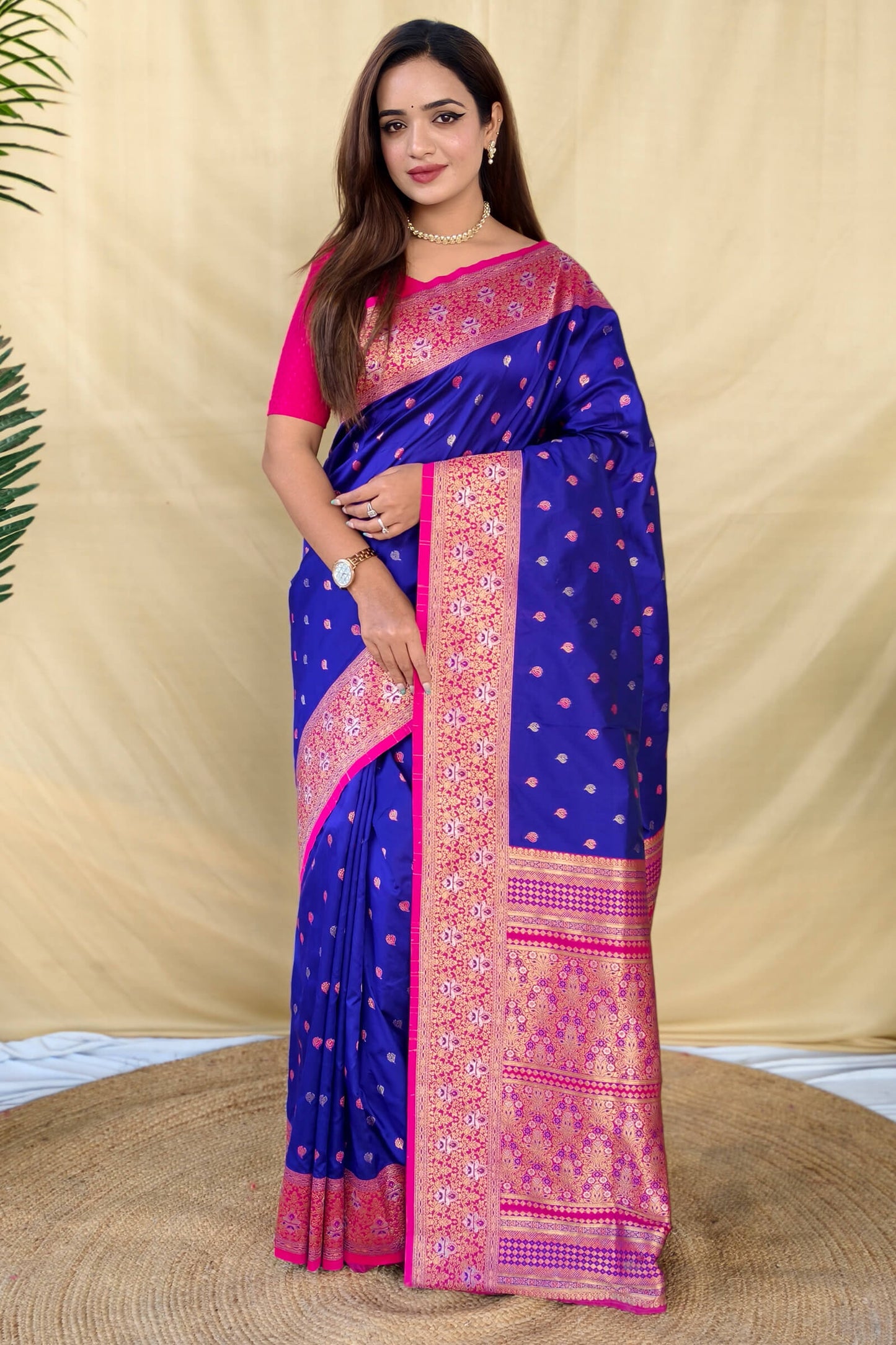 Prominent Royal Blue Pure Zari Weaving Banarasi Silk Saree With Beguiling Blouse Piece