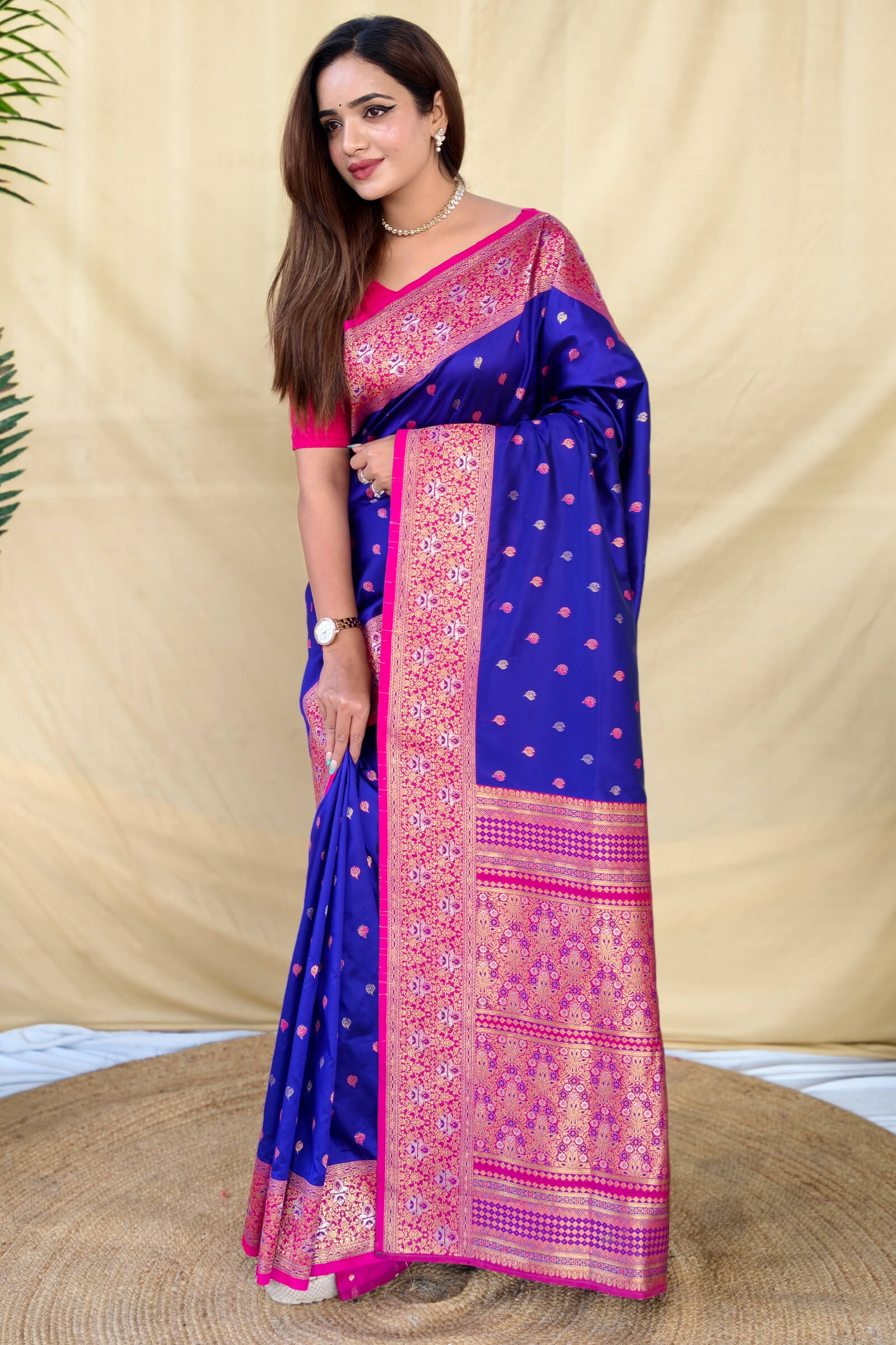 Prominent Royal Blue Pure Zari Weaving Banarasi Silk Saree With Beguiling Blouse Piece