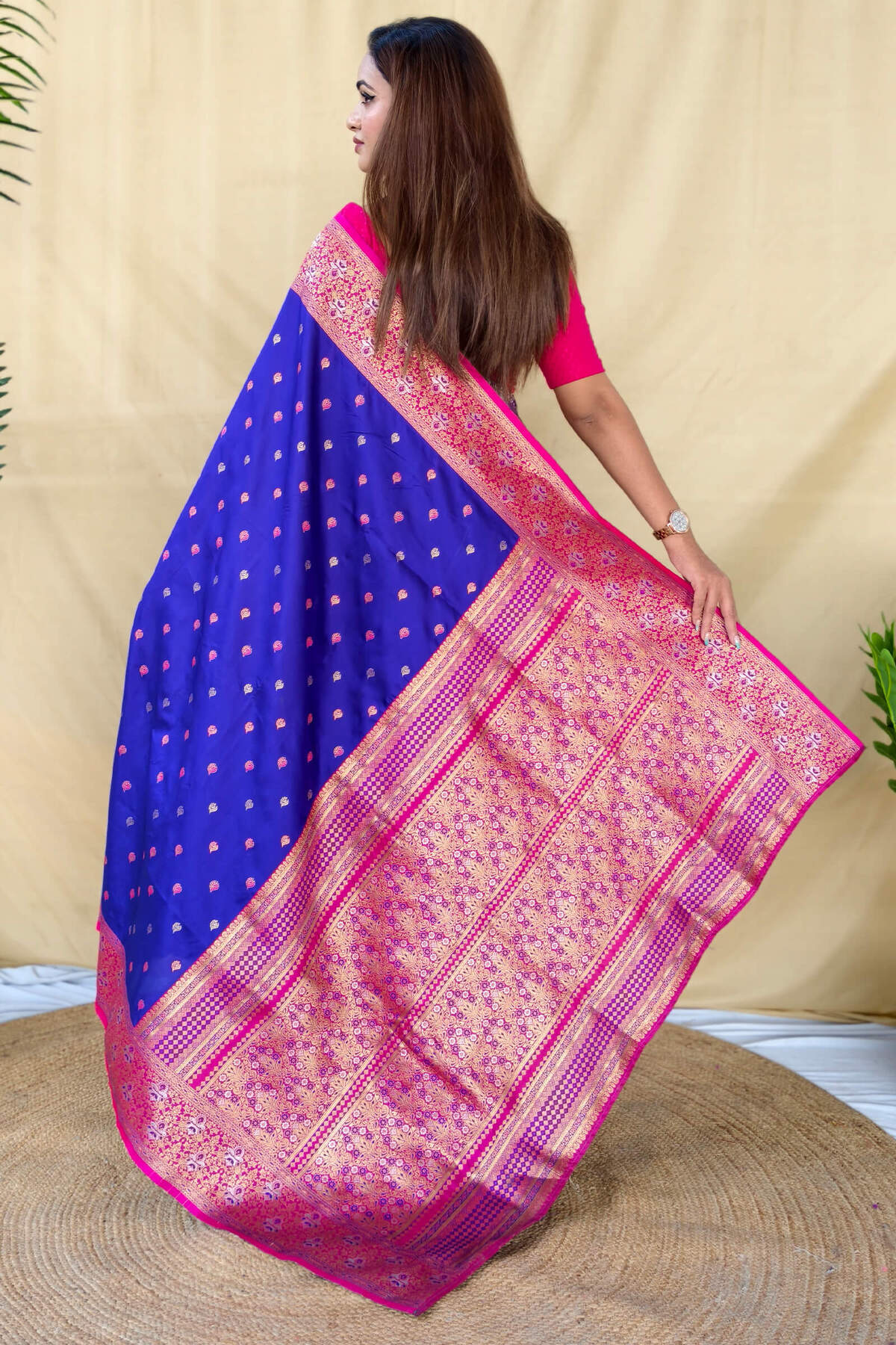 Prominent Royal Blue Pure Zari Weaving Banarasi Silk Saree With Beguiling Blouse Piece