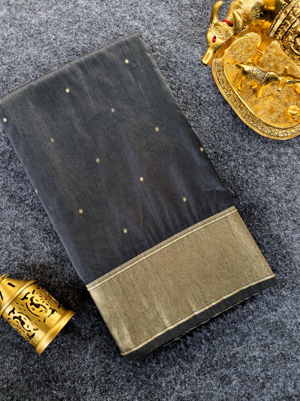 Panache Black Pure Zari Weaving Banarasi Silk Saree With Ravishing Blouse Piece