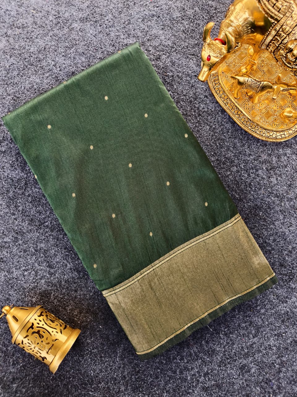 Demure Dark Green Pure Zari Weaving Banarasi Silk Saree With Gleaming Blouse Piece