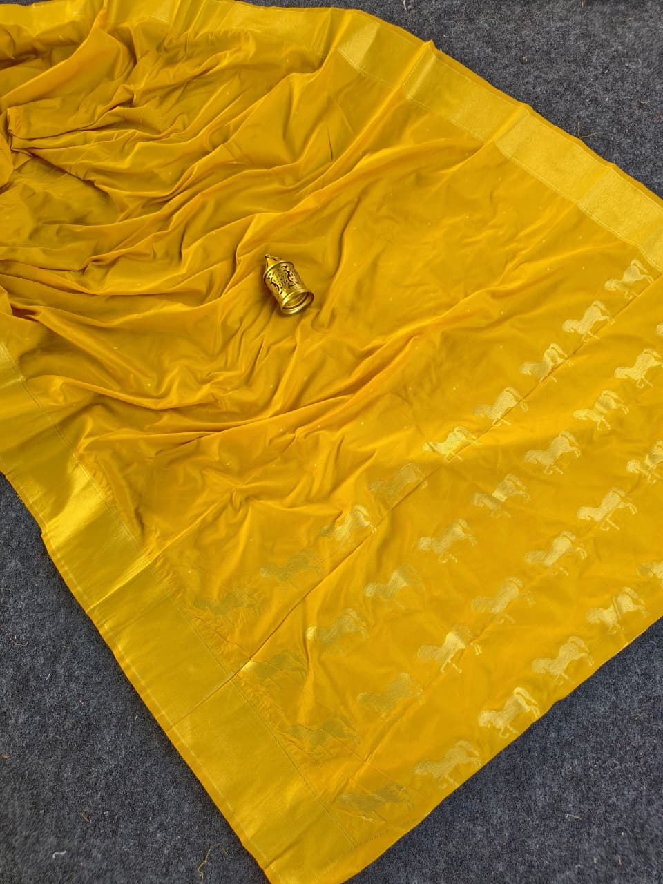 Mellifluous Yellow Pure Zari Weaving Banarasi Silk Saree With Magnificat Blouse Piece