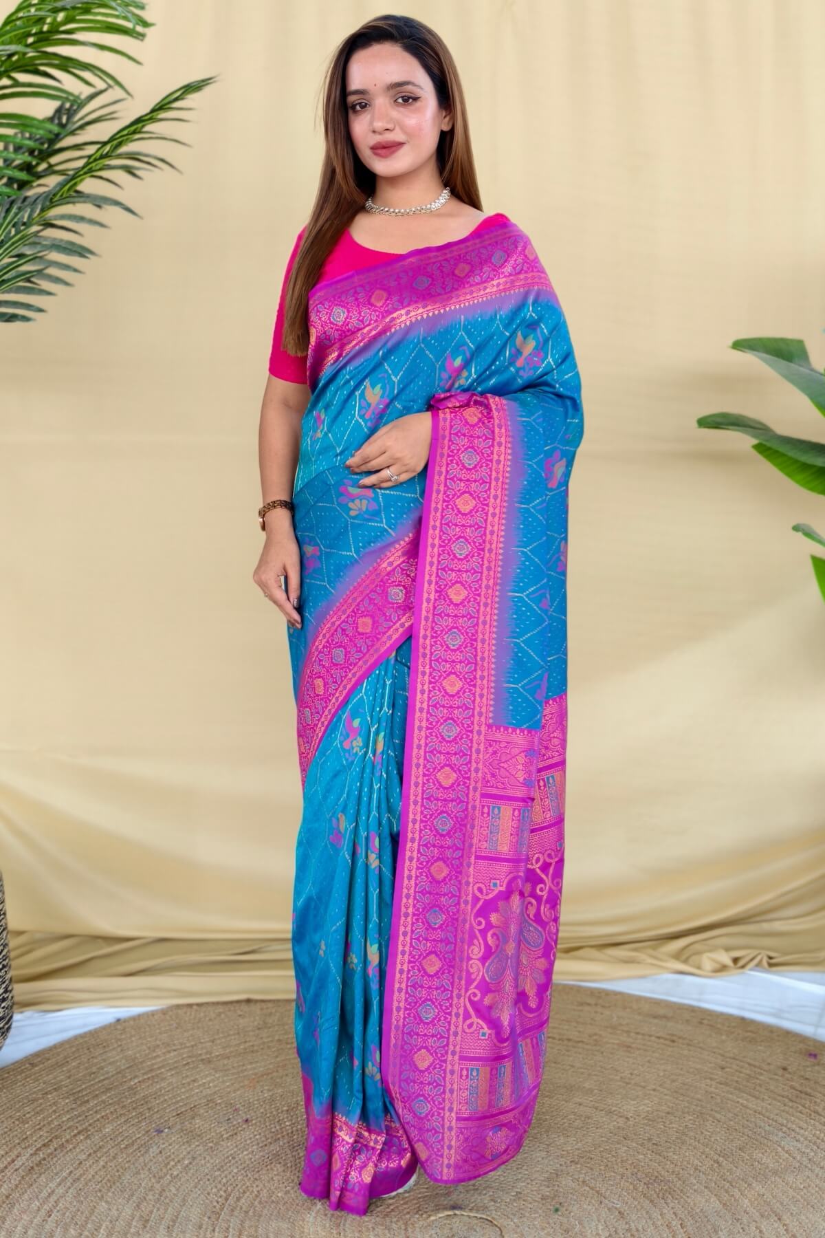Ornate Rama Pure Zari Weaving Banarasi Silk Saree With Arresting Blouse Piece