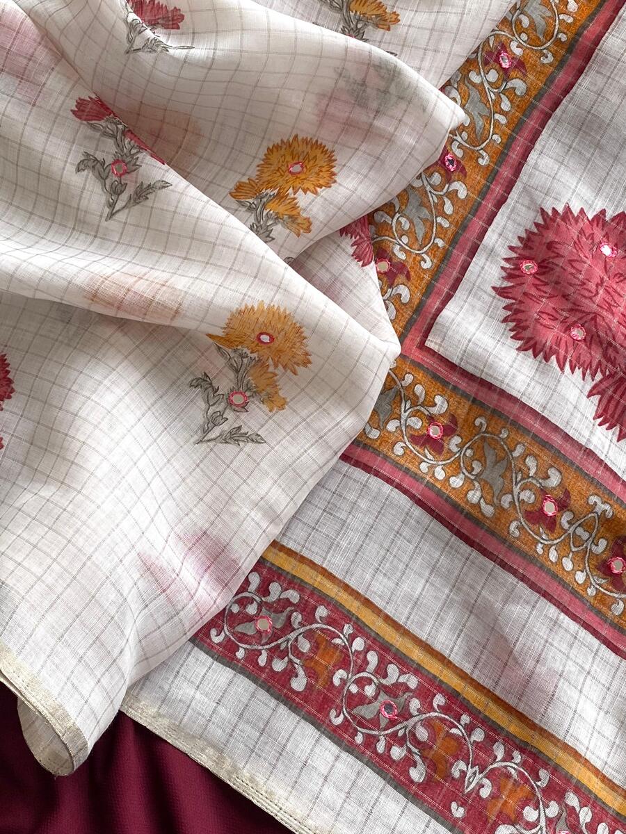 Symmetrical Off White Printed Linen Silk Saree With Luxuriant Blouse Piece