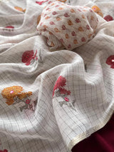 Symmetrical Off White Printed Linen Silk Saree With Luxuriant Blouse Piece