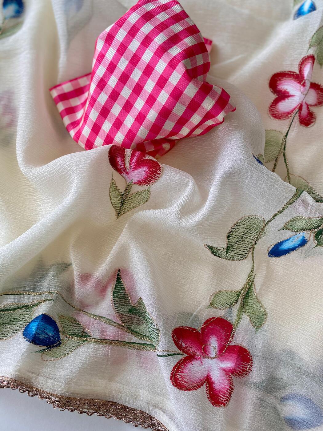 Stunning Off White Hand Printed Crush Silk Saree With Adoring Blouse Piece