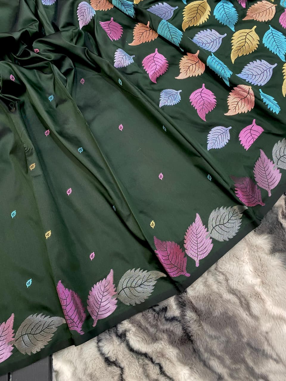 Flattering Dark Green Pure Zari Weaving Banarasi Silk Saree With Groovy Blouse Piece