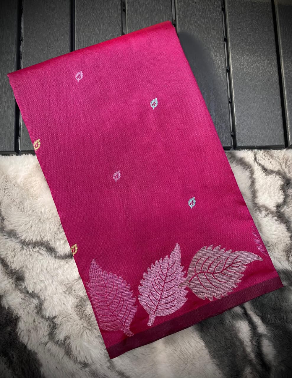Dulcet Dark Pink Pure Zari Weaving Banarasi Silk Saree With Splendorous Blouse Piece