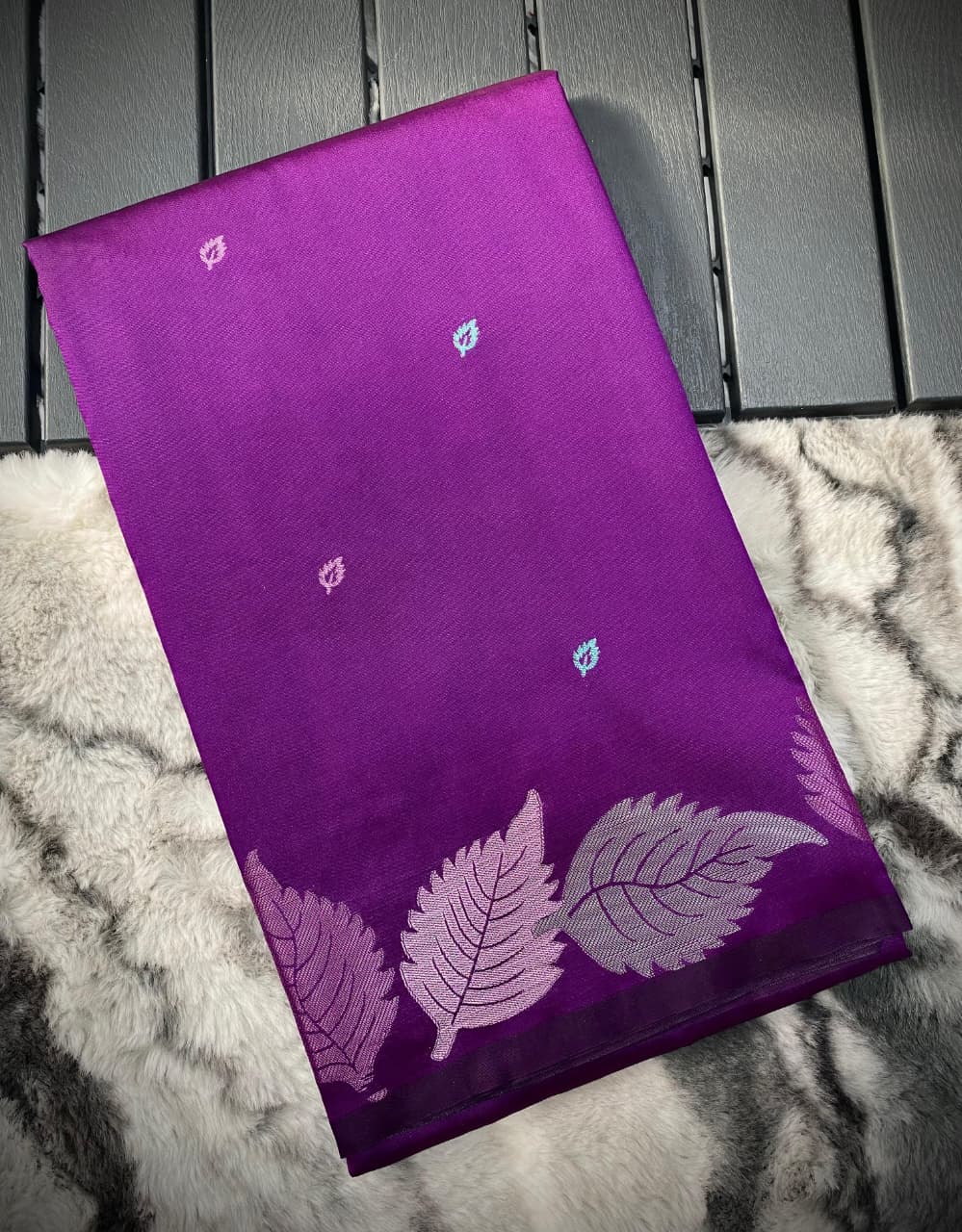 Exemplary Purple Pure Zari Weaving Banarasi Silk Saree With Alluring Blouse Piece