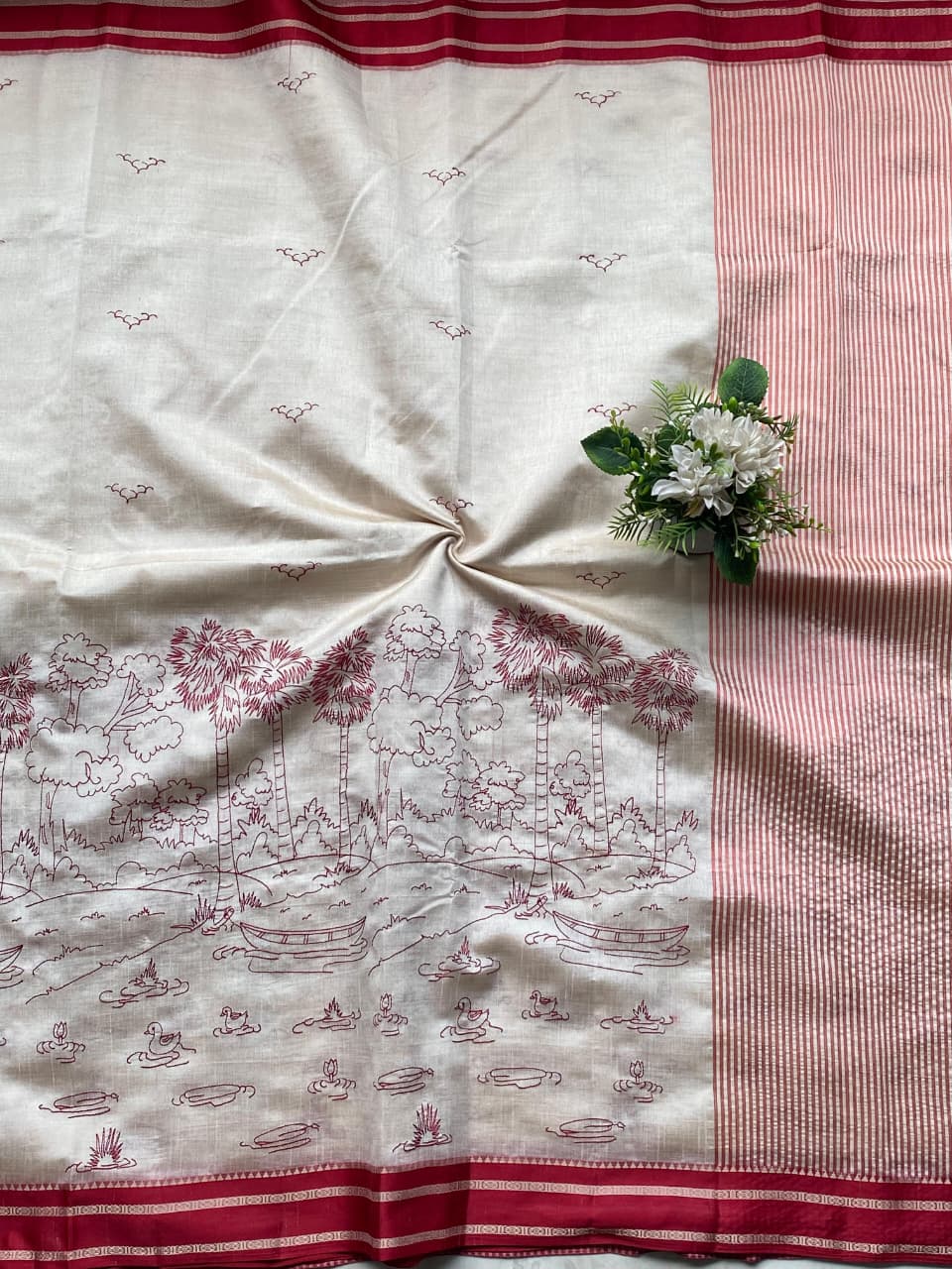 Evocative Off White Printed Cotton Silk Saree With Ethereal Blouse Piece