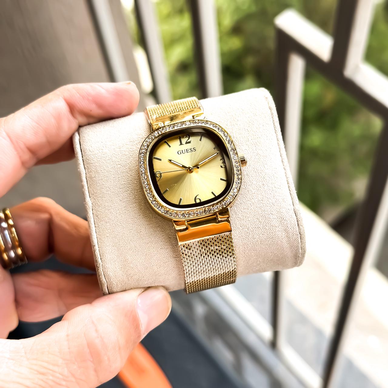 Guess Tapestry Golden Dial