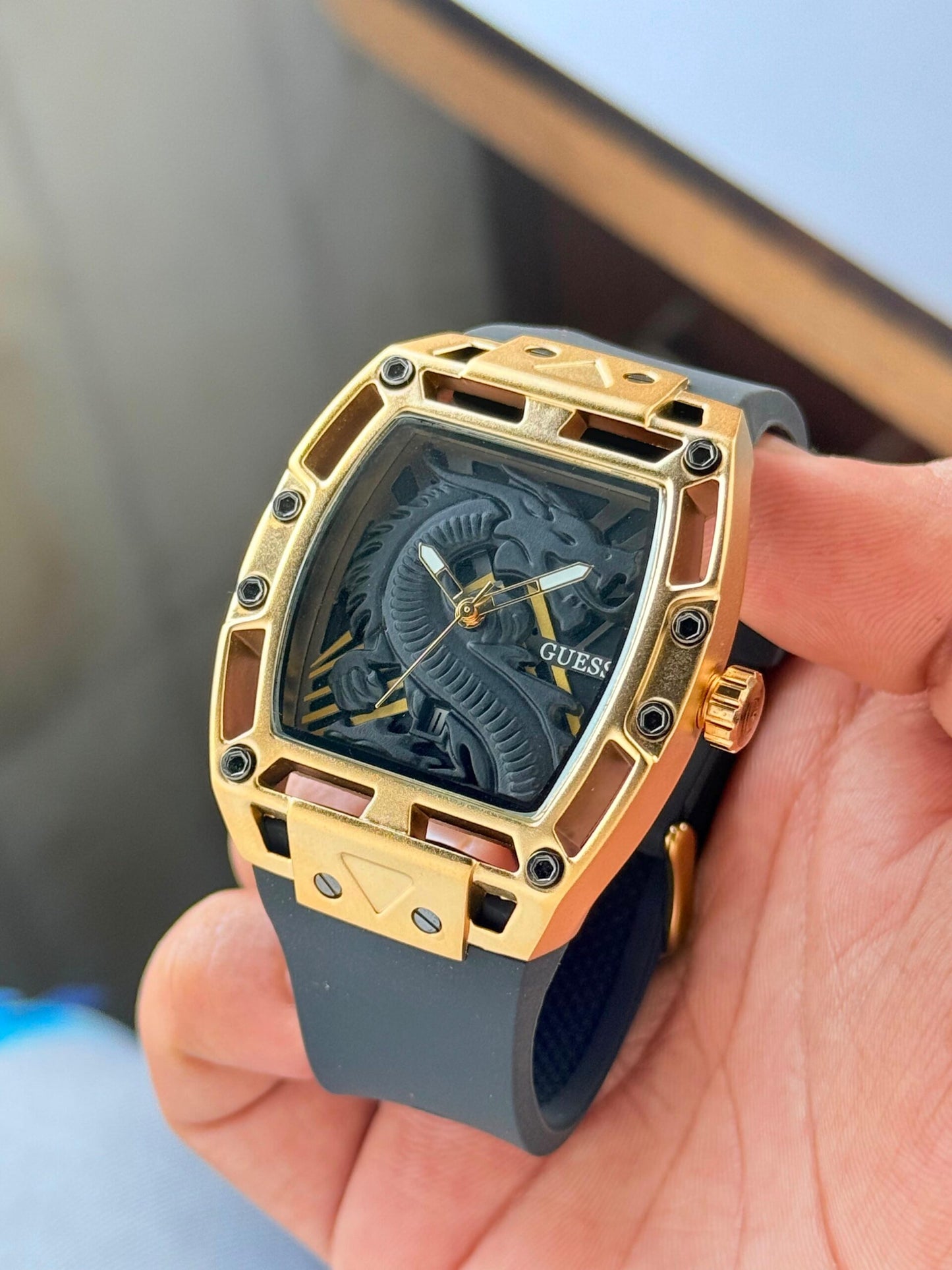 Guess Dragon Pattern Black Series