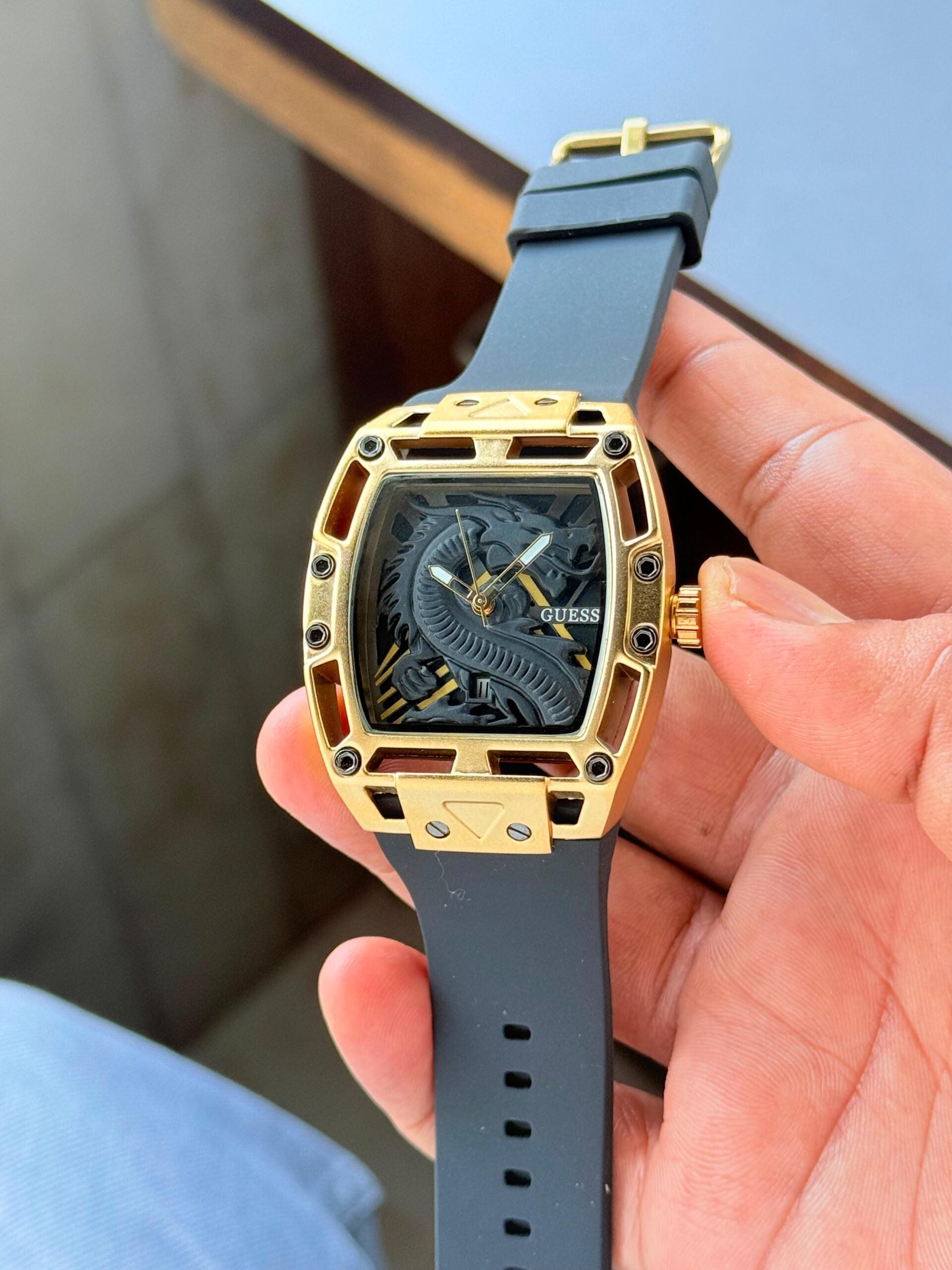 Guess Dragon Pattern Black Series