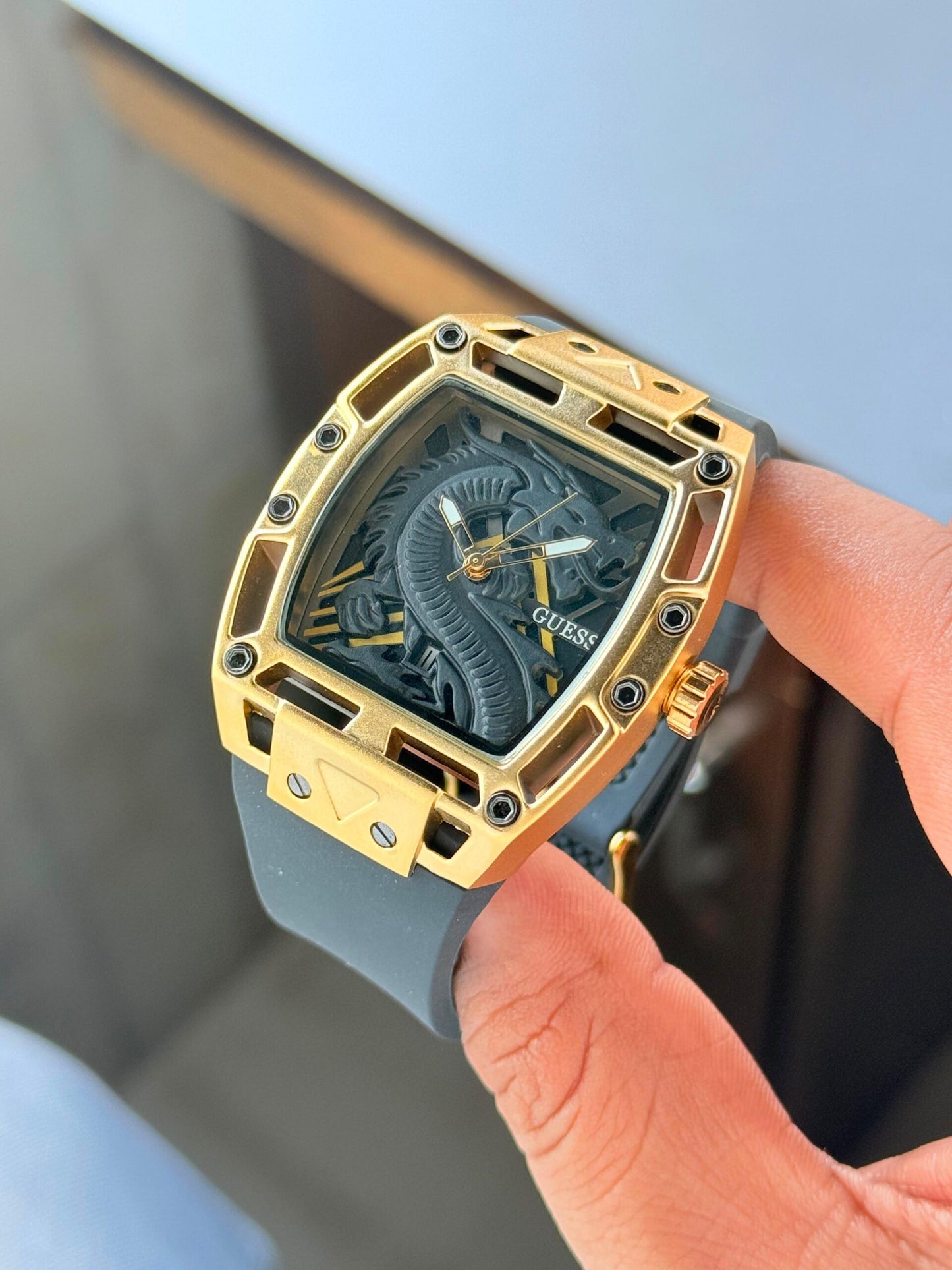 Guess Dragon Pattern Black Series