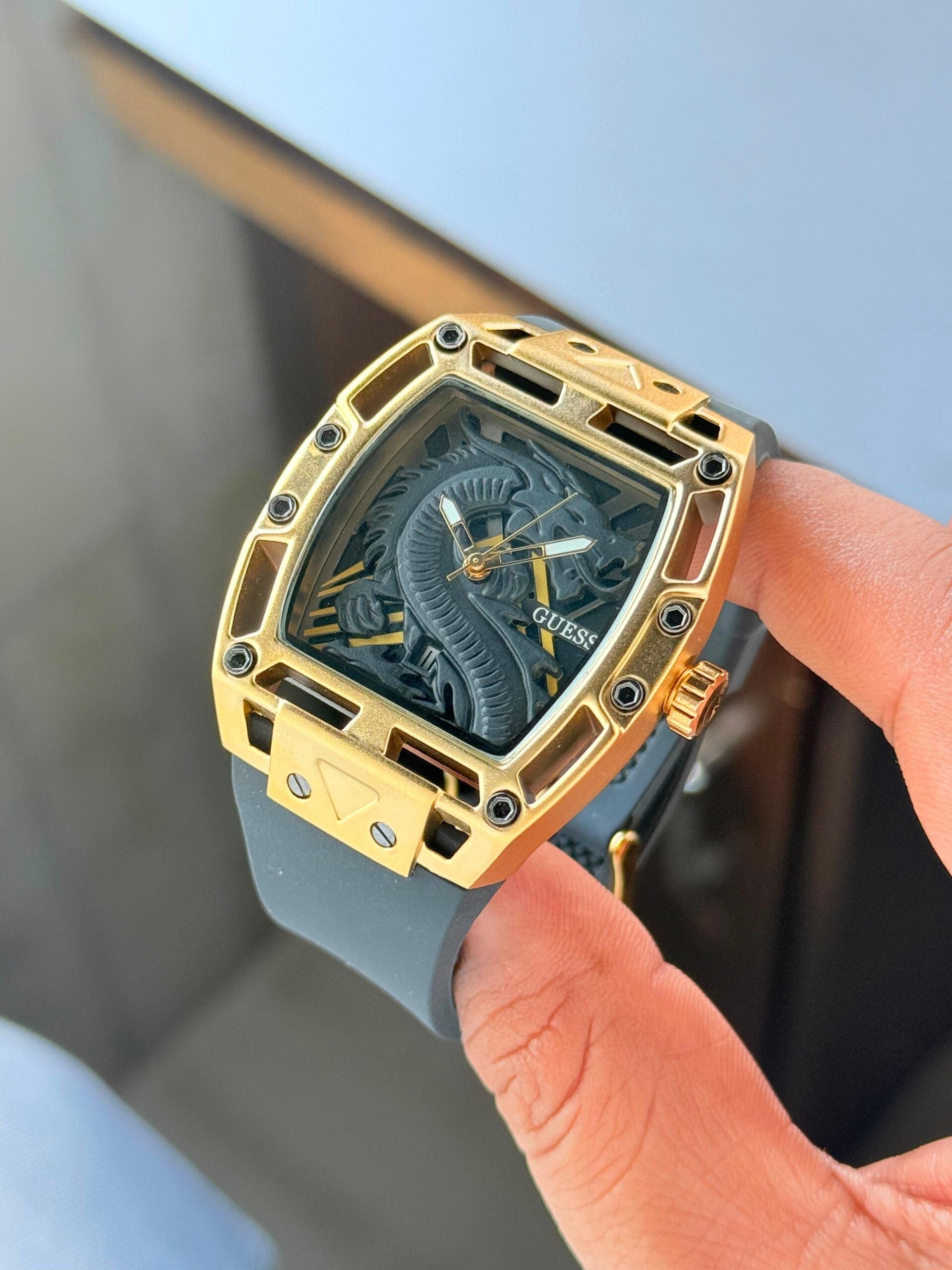 Guess Dragon Pattern Black Series