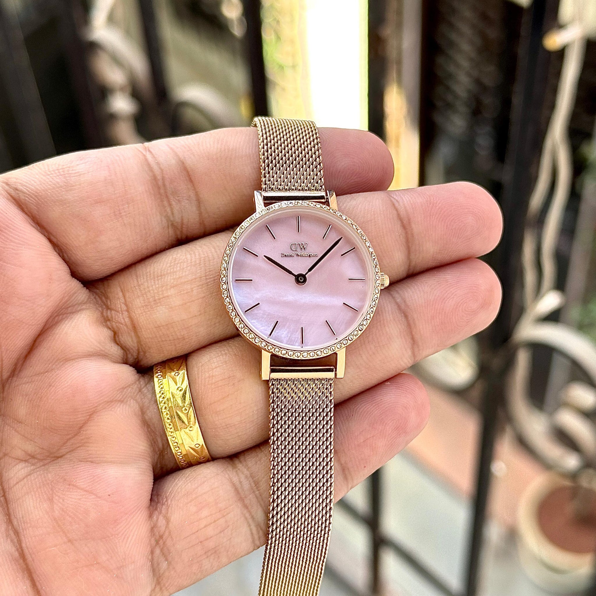 Daniel Wellington Melrose Pink Dial