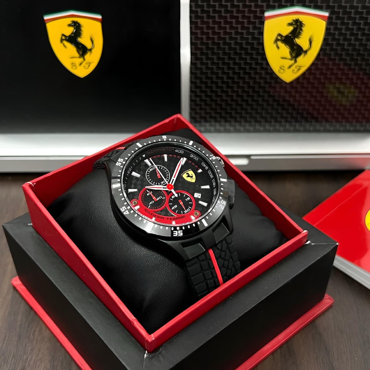 Scuderia Ferrari Black Red Edition