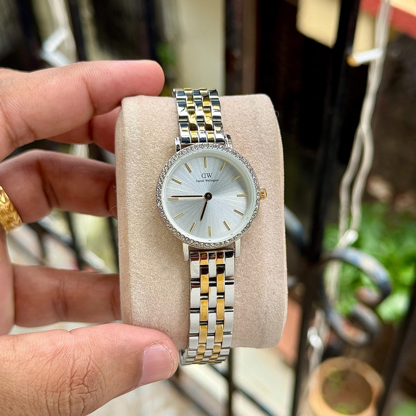 Daniel Wellington Petite Lumine White Dial