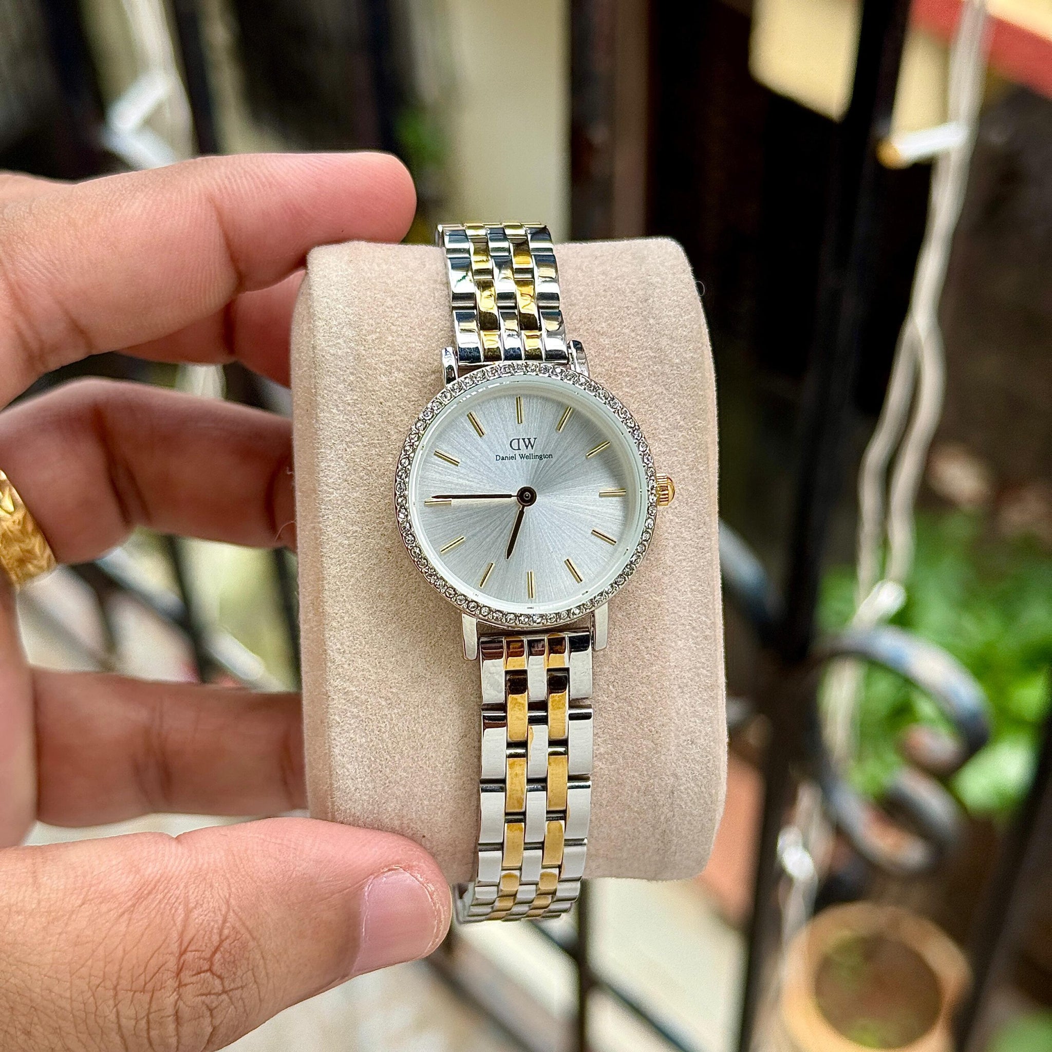 Daniel Wellington Petite Lumine White Dial