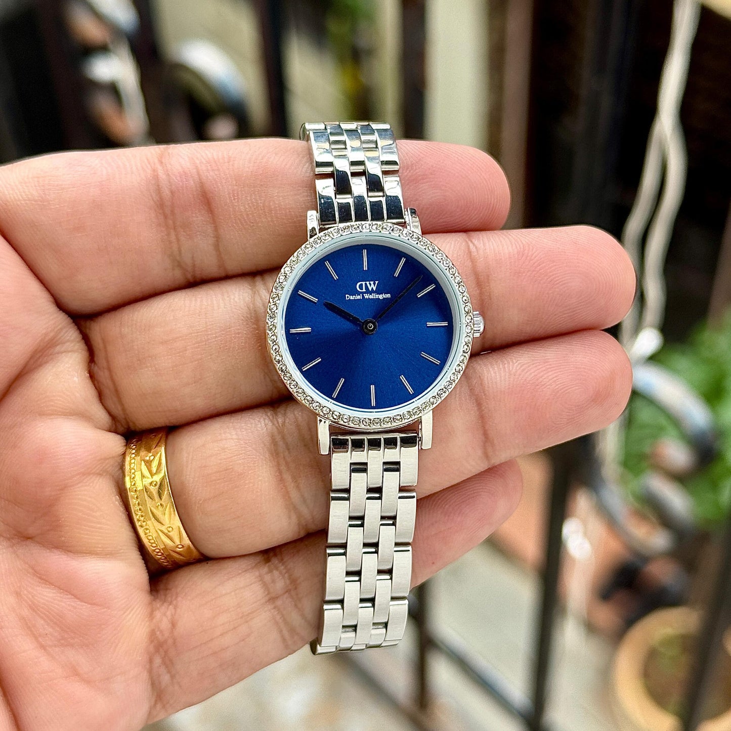 Daniel Wellington Petite Arctic Blue Sunray Dial