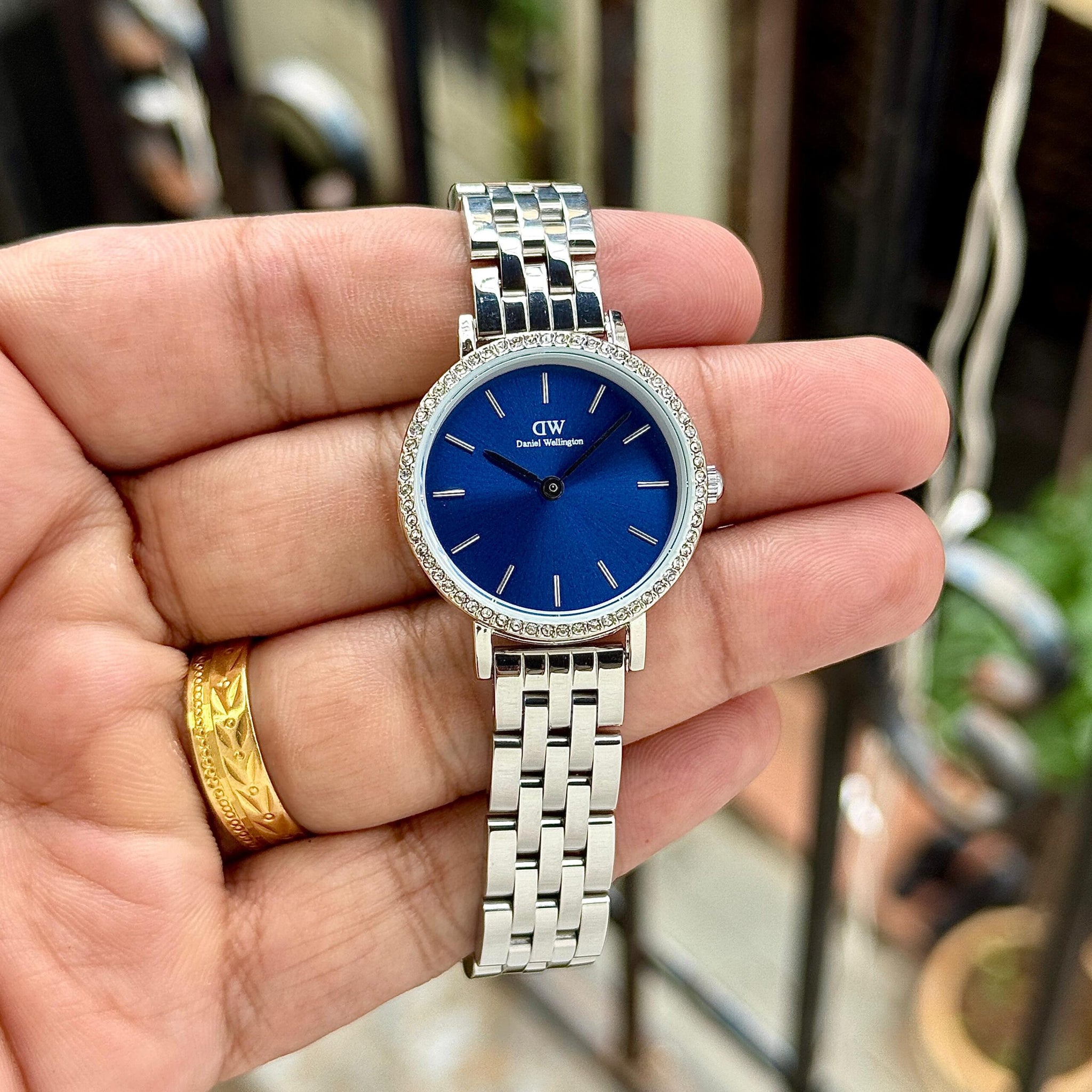 Daniel Wellington Petite Arctic Blue Sunray Dial
