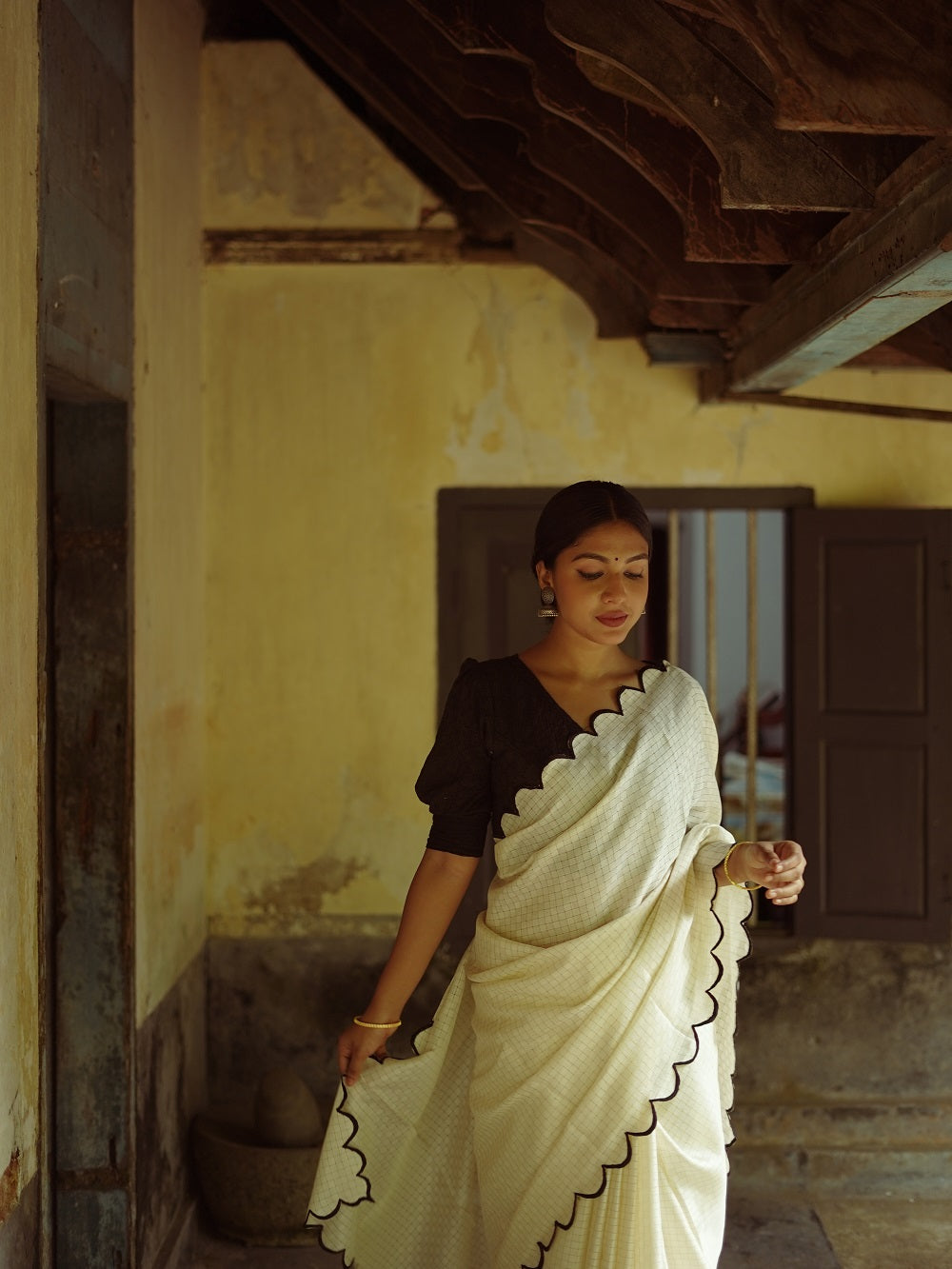 Exquisite White Gadhwal Chex Saree with Arca Work and Lucknowi Work Blouse