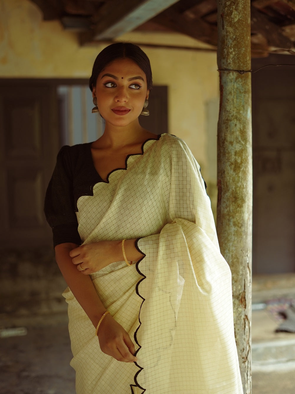 Exquisite White Gadhwal Chex Saree with Arca Work and Lucknowi Work Blouse