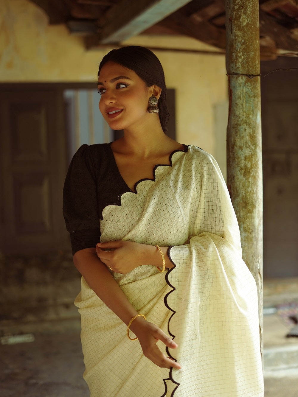 Exquisite White Gadhwal Chex Saree with Arca Work and Lucknowi Work Blouse