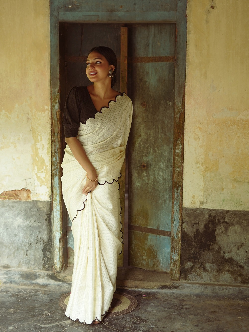 Exquisite White Gadhwal Chex Saree with Arca Work and Lucknowi Work Blouse