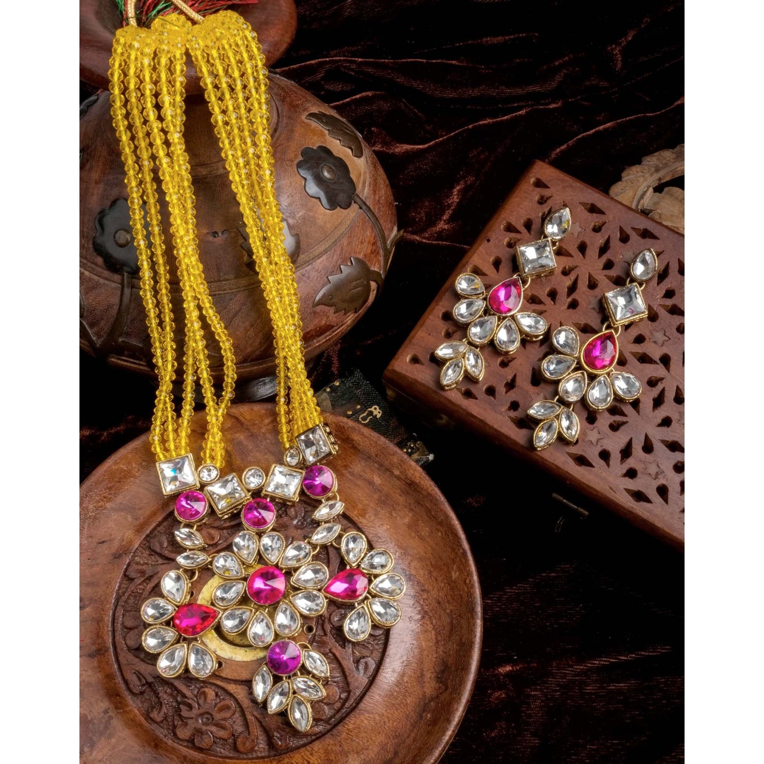 Yellow Pearl and Pink Dimond Necklace Alloy Gold-plated Jewel Set