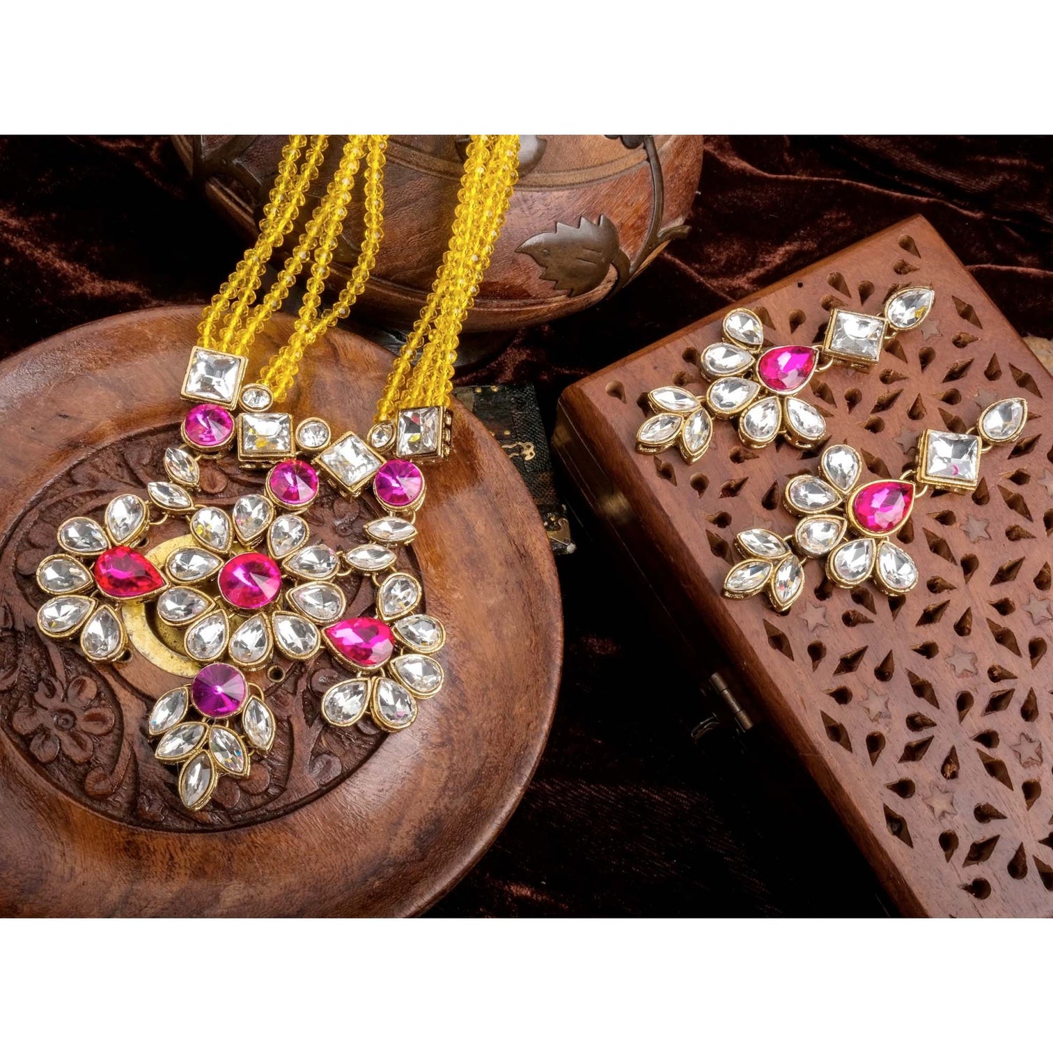 Yellow Pearl and Pink Dimond Necklace Alloy Gold-plated Jewel Set
