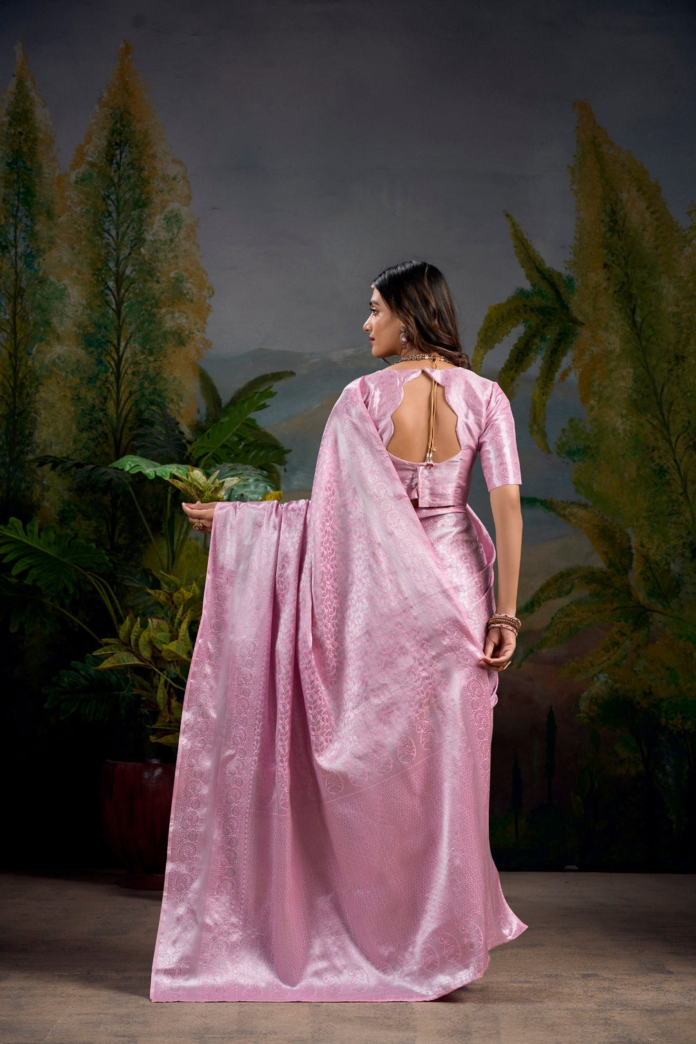 Baby Pink Timeless Kanjivaram Saree with Exquisite Zari Weaving