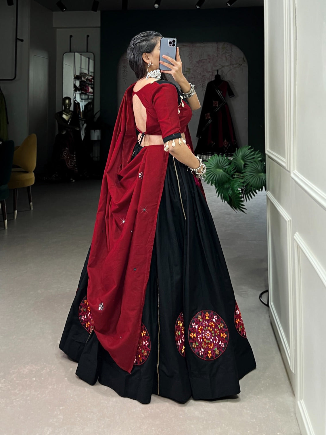 Black Gamthi Cotton Lehenga Choli Set with Mirror Work Dupatta & Purse – Navratri Special 2025