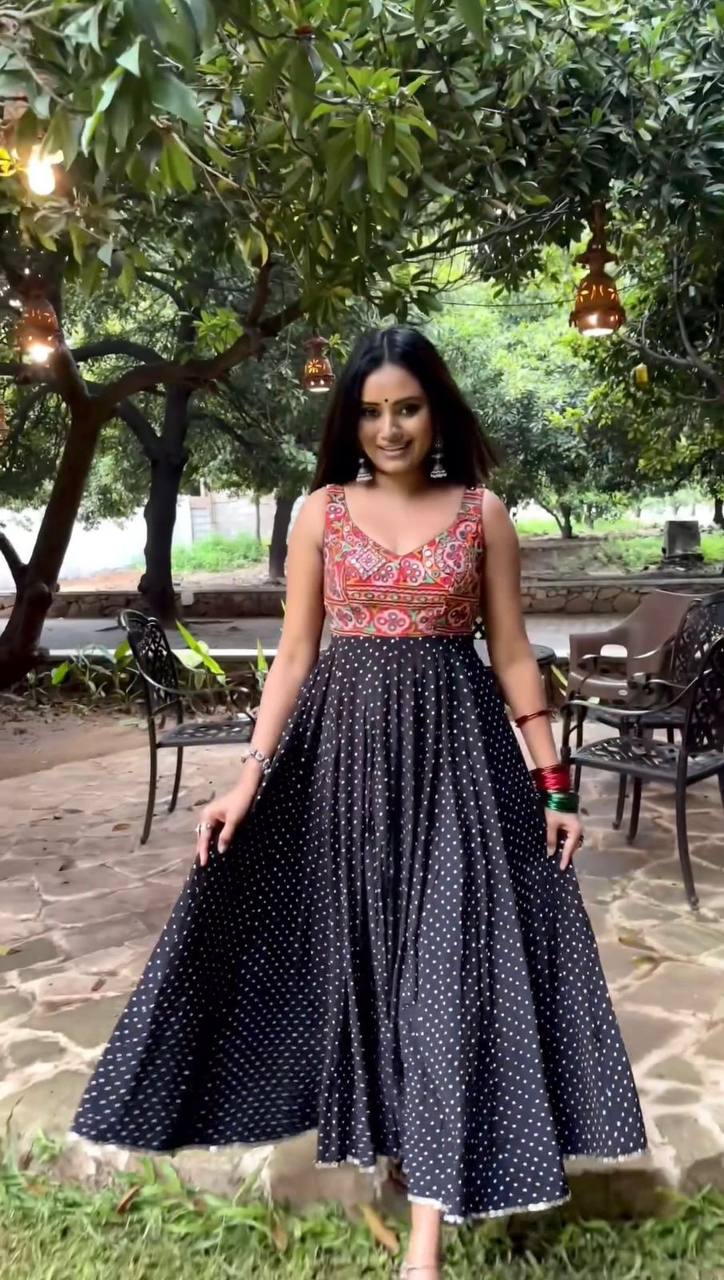 Black Elegant Faux Georgette Gown– A Fusion of Tradition & Style