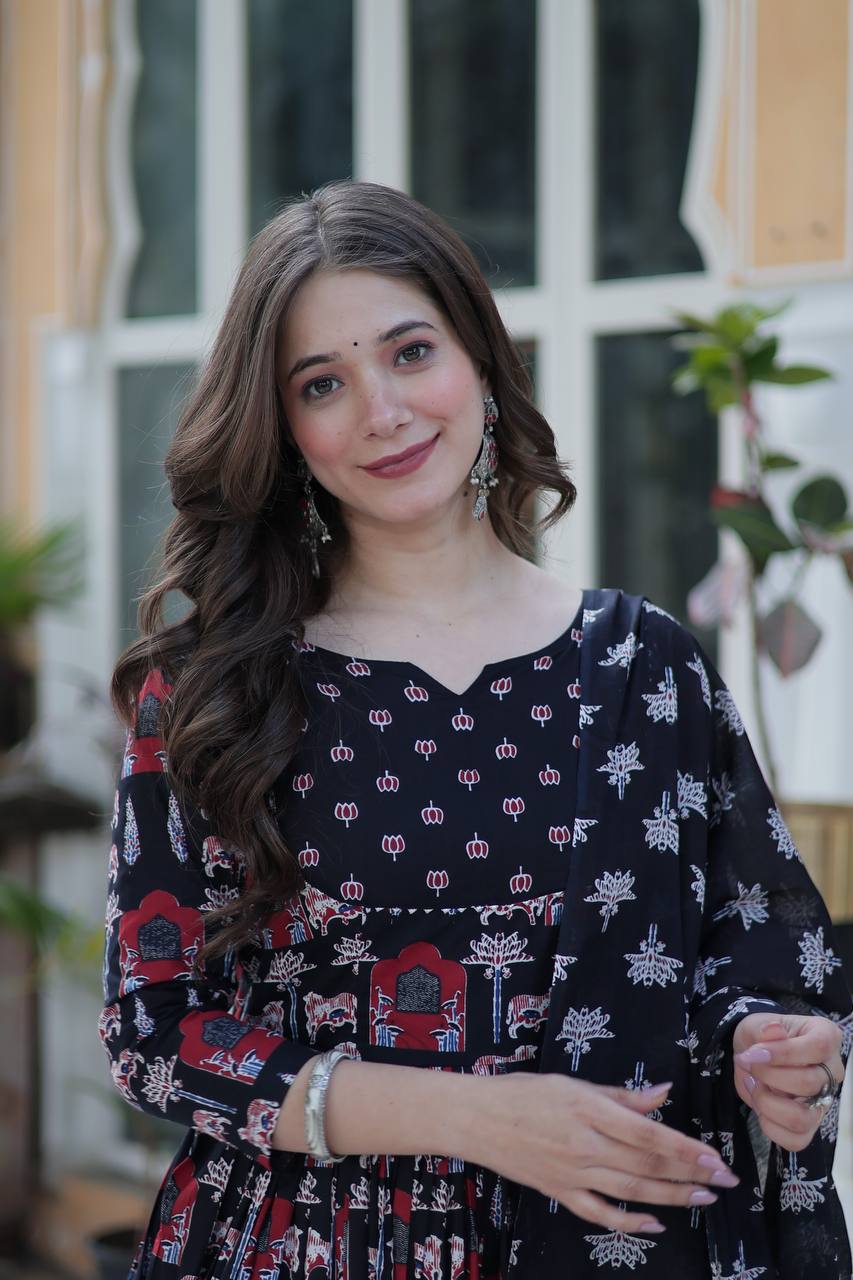 Black Elegant Pure Cotton Ethnic Suit Set – Comfort & Style Combined