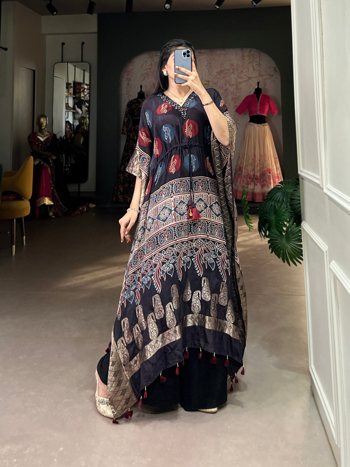 Black Elegant Pure Viscose Handwork Kaftan with Zari Border