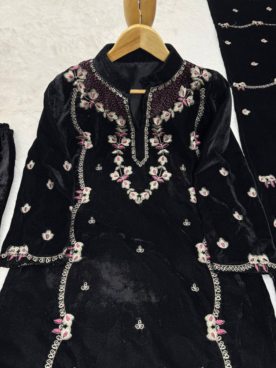 Black Elegant Velvet Ensemble – Luxe Thread & Sequin Work