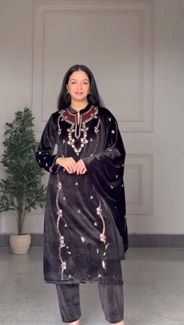 Black Elegant Velvet Ensemble – Luxe Thread & Sequin Work