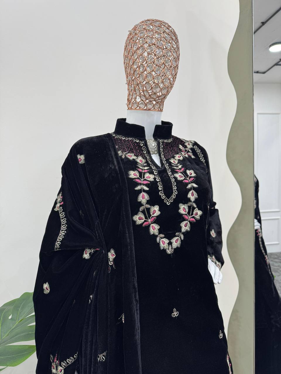 Black Elegant Velvet Ensemble – Luxe Thread & Sequin Work