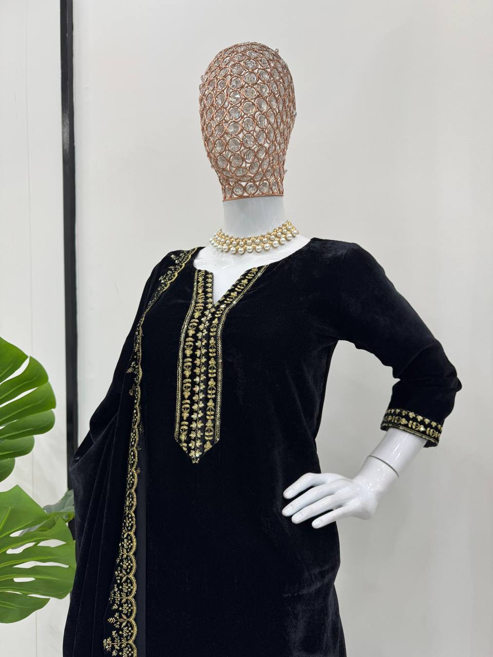 Black Elegant Velvet Ensemble – Luxurious & Stylish