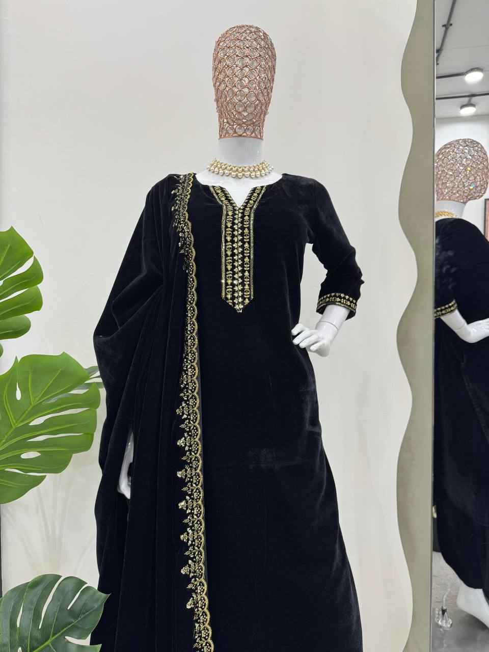 Black Elegant Velvet Ensemble – Luxurious & Stylish