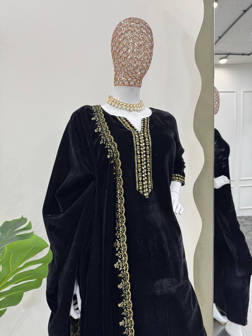 Black Elegant Velvet Ensemble – Luxurious & Stylish
