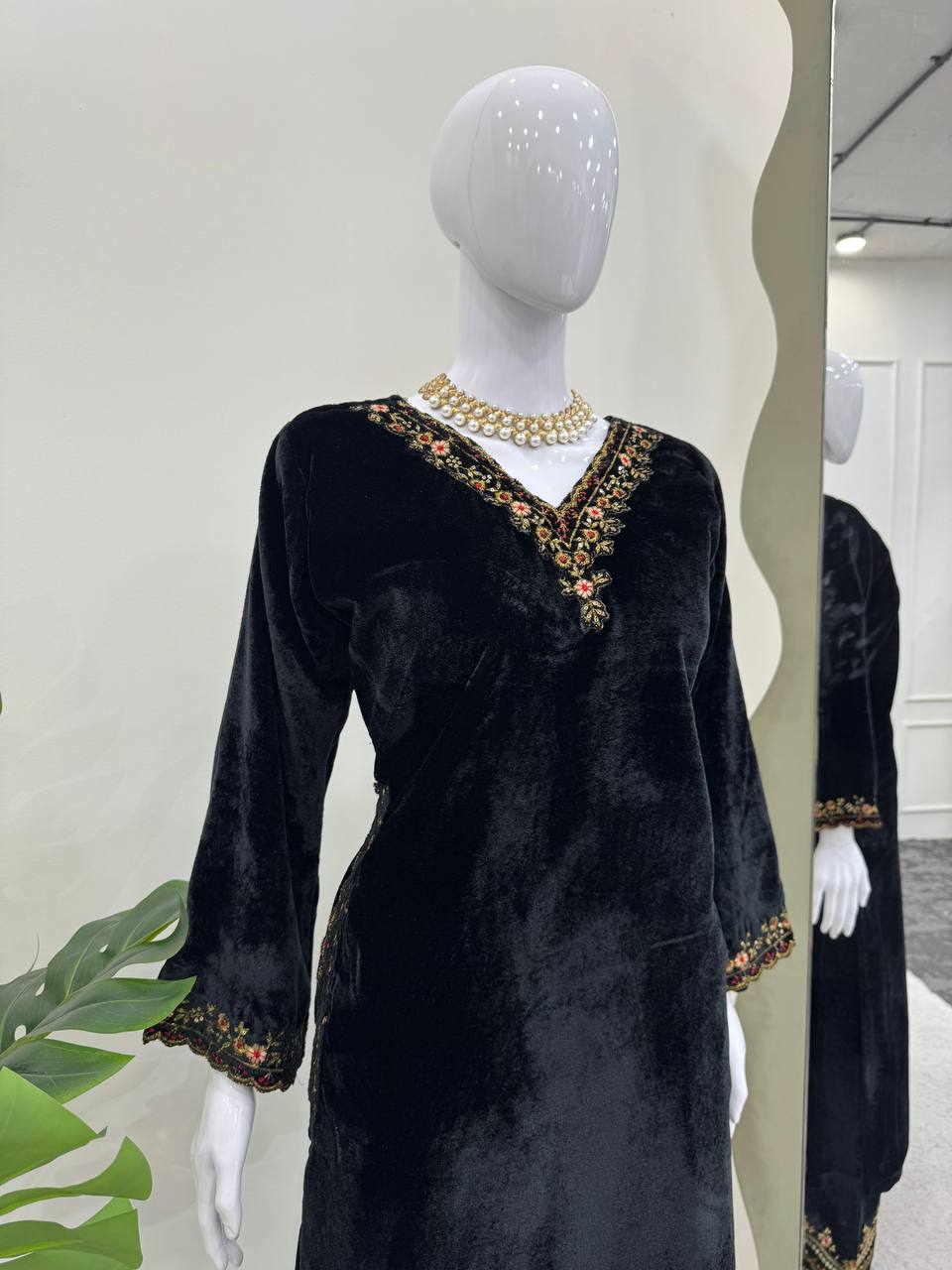 Black Luxurious Viscose Velvet Co-Ord Set with Sequin Threadwork & Side Pockets